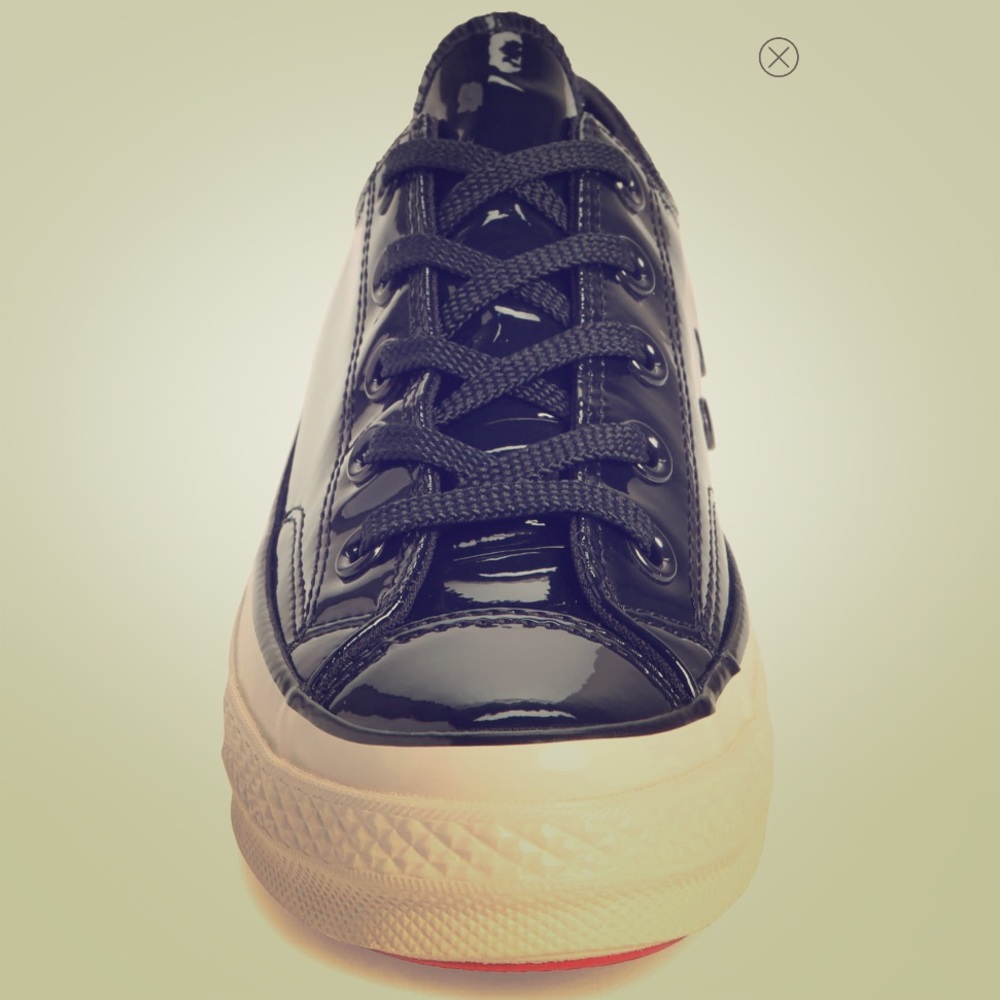 ATTN:HOLIDAY SHOE!.. PATENT LEATHER CONVERSE.. SZ6